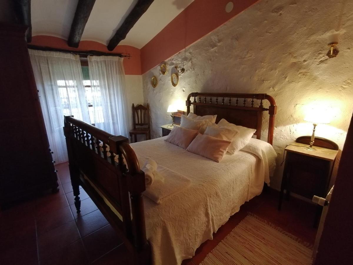 Cal Pons Bed & Breakfast ปราเดส ภายนอก รูปภาพ