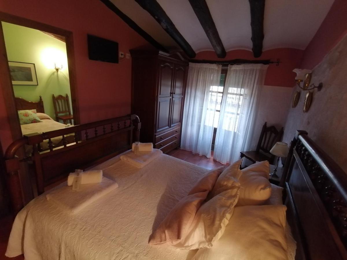 Cal Pons Bed & Breakfast ปราเดส ภายนอก รูปภาพ